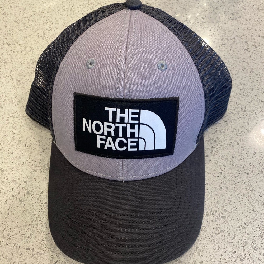 North Face Men’s trucker hat